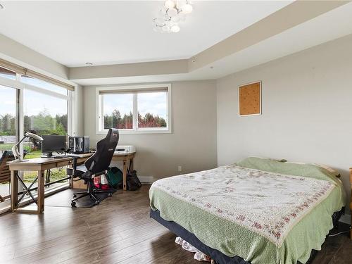 303-439 College Rd, Qualicum Beach, BC - Indoor Photo Showing Bedroom