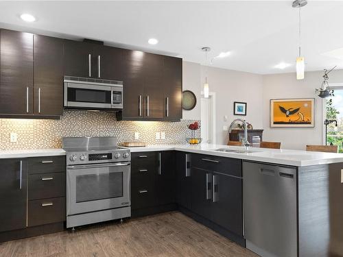 303-439 College Rd, Qualicum Beach, BC - Indoor Photo Showing Kitchen With Upgraded Kitchen