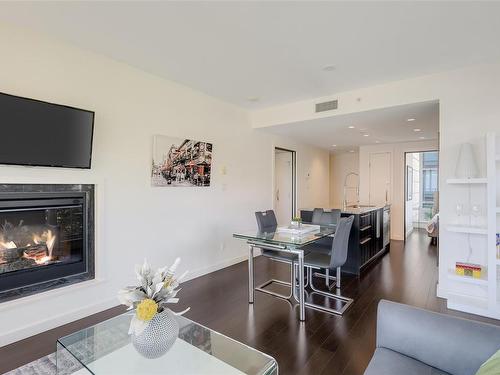 401-708 Burdett Ave, Victoria, BC - Indoor With Fireplace