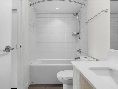 609-845 Johnson St, Victoria, BC - Indoor Photo Showing Bathroom