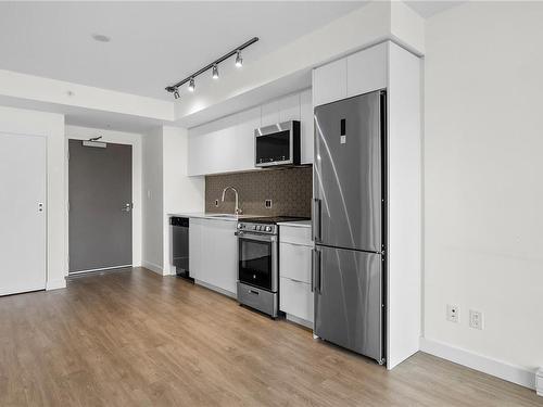 609-845 Johnson St, Victoria, BC - Indoor Photo Showing Kitchen