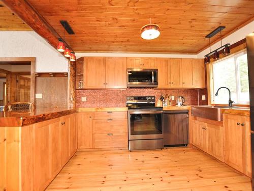 27 Little Sand Lake, District Of Kenora, ON - Indoor Photo Showing Kitchen