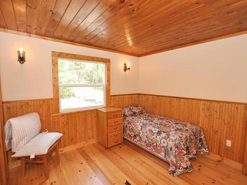 27 Little Sand Lake, District Of Kenora, ON - Indoor Photo Showing Bedroom