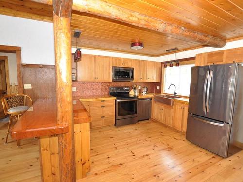 27 Little Sand Lake, District Of Kenora, ON - Indoor Photo Showing Kitchen