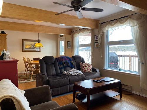 141 Sunset Drive, Schreiber, ON - Indoor Photo Showing Living Room