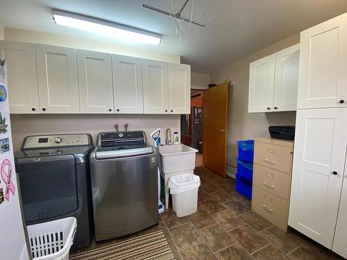 141 Sunset Drive, Schreiber, ON - Indoor Photo Showing Laundry Room