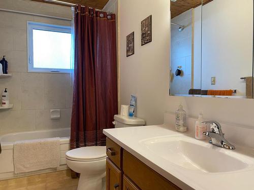 141 Sunset Drive, Schreiber, ON - Indoor Photo Showing Bathroom