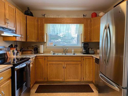 141 Sunset Drive, Schreiber, ON - Indoor Photo Showing Kitchen With Double Sink