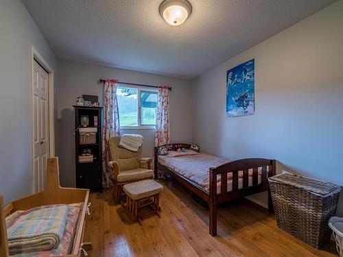 1460 Heffley Louis Cr Rd, Kamloops, BC - Indoor Photo Showing Bedroom