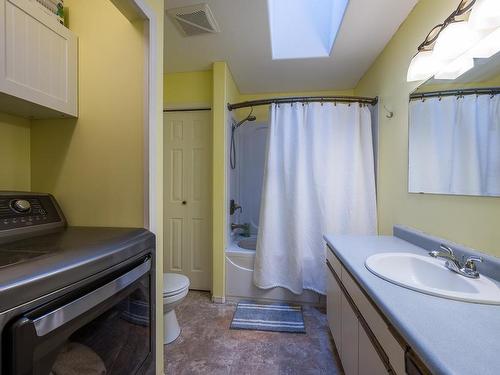 1460 Heffley Louis Cr Rd, Kamloops, BC - Indoor Photo Showing Bathroom