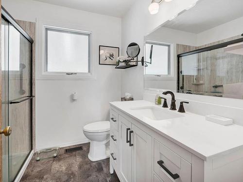 935 Schreiner Street, Kamloops, BC - Indoor Photo Showing Bathroom