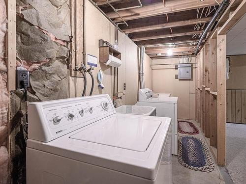 935 Schreiner Street, Kamloops, BC - Indoor Photo Showing Laundry Room