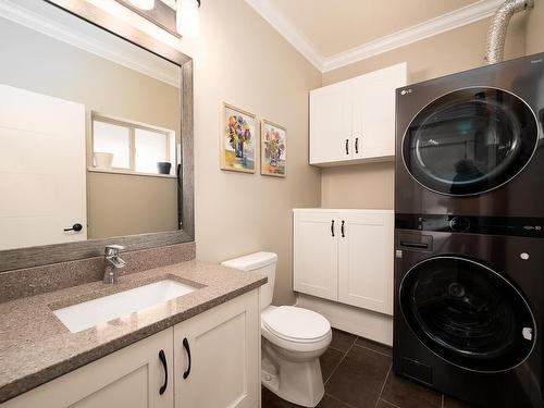 106-60 Hudsons Bay Trail, Kamloops, BC - Indoor Photo Showing Laundry Room