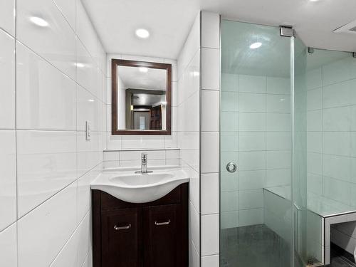 644 Pleasant Street, Kamloops, BC - Indoor Photo Showing Bathroom