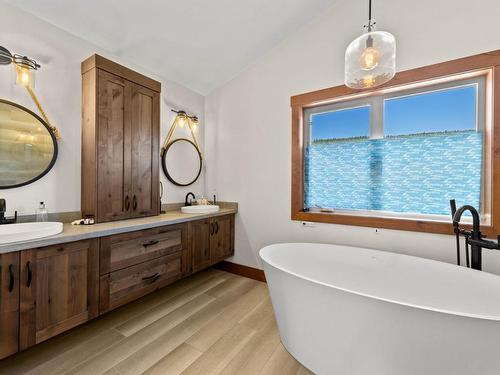 2524 Harper Ranch Pinan, Kamloops, BC - Indoor Photo Showing Bathroom