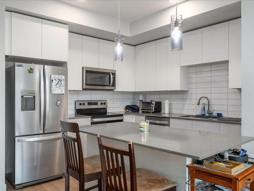 419-4830 Cedar Ridge Pl, Nanaimo, BC - Indoor Photo Showing Kitchen With Upgraded Kitchen