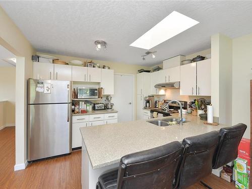 27-4125 Interurban Rd, Saanich, BC - Indoor Photo Showing Kitchen With Double Sink