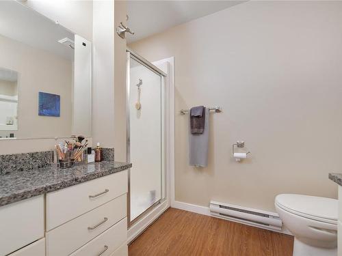 27-4125 Interurban Rd, Saanich, BC - Indoor Photo Showing Bathroom