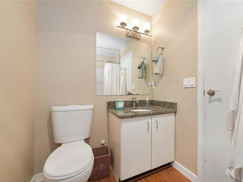 27-4125 Interurban Rd, Saanich, BC - Indoor Photo Showing Bathroom