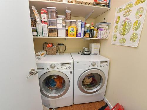 27-4125 Interurban Rd, Saanich, BC - Indoor Photo Showing Laundry Room