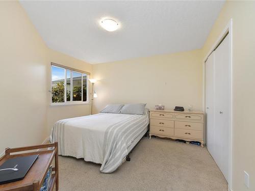 27-4125 Interurban Rd, Saanich, BC - Indoor Photo Showing Bedroom