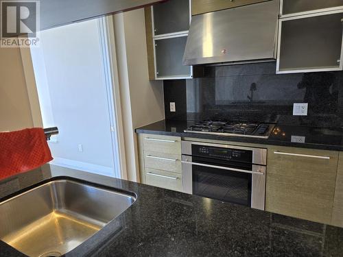 3803 833 Seymour Street, Vancouver, BC - Indoor Photo Showing Kitchen