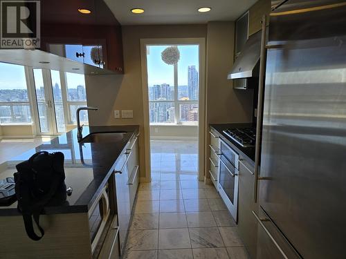 3803 833 Seymour Street, Vancouver, BC - Indoor Photo Showing Kitchen With Upgraded Kitchen