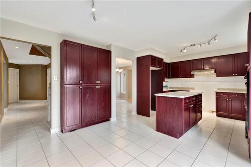 11 Fortissimo Drive, Hamilton, ON - Indoor Photo Showing Kitchen