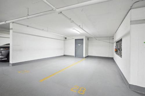 2025 Maria Street|Unit #1104, Burlington, ON - Indoor Photo Showing Garage