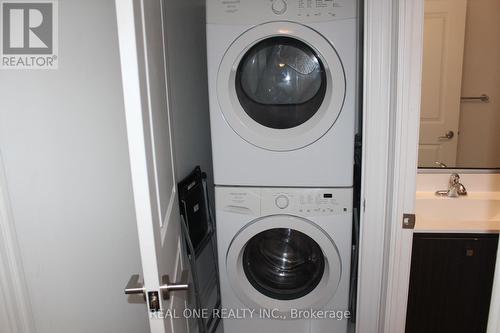 1411 - 2015 Sheppard Avenue E, Toronto, ON - Indoor Photo Showing Laundry Room