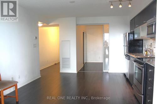 1411 - 2015 Sheppard Avenue E, Toronto, ON - Indoor Photo Showing Kitchen