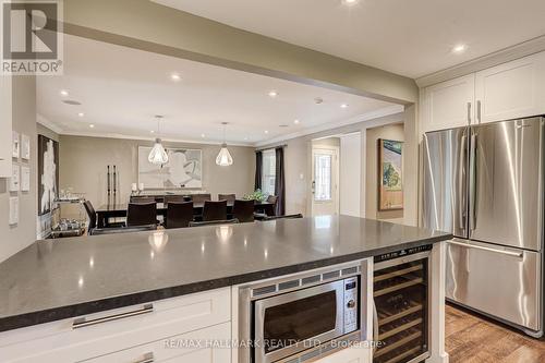 4 Tinder Crescent, Toronto, ON - Indoor Photo Showing Kitchen With Upgraded Kitchen