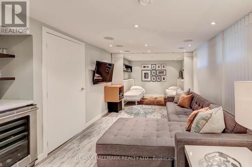 4 Tinder Crescent, Toronto, ON - Indoor Photo Showing Living Room