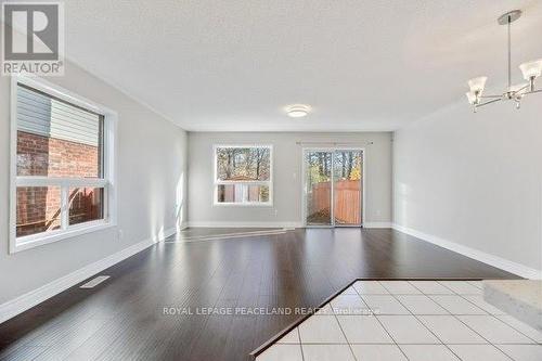 2906 Westbury Court, Mississauga, ON - Indoor Photo Showing Living Room