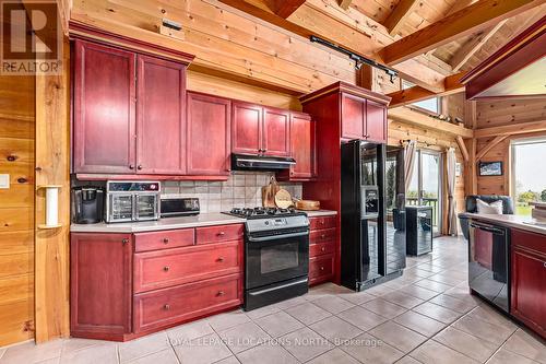 9197 County 91 Road, Clearview, ON - Indoor Photo Showing Kitchen