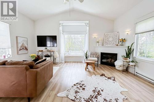 1105 Queen St E, Sault Ste. Marie, ON - Indoor Photo Showing Living Room With Fireplace