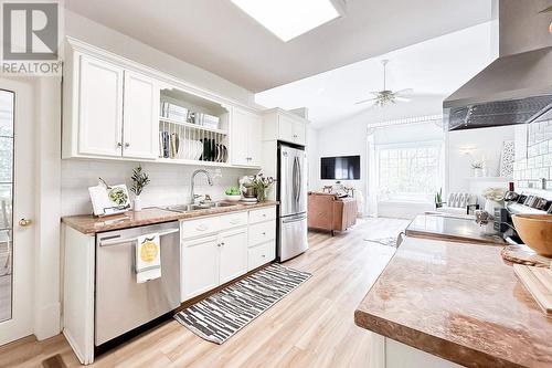 1105 Queen St E, Sault Ste. Marie, ON - Indoor Photo Showing Kitchen With Double Sink With Upgraded Kitchen