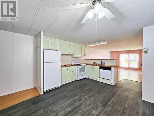 26 2401 Larch Avenue, Quesnel, BC - Indoor Photo Showing Kitchen