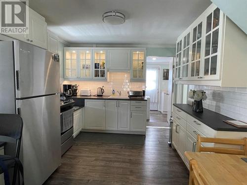 1335 104 Avenue, Dawson Creek, BC - Indoor Photo Showing Kitchen With Upgraded Kitchen