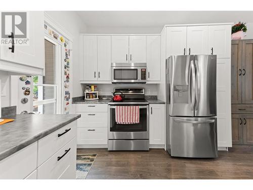 435 Highway 3A Unit# 5, Keremeos, BC - Indoor Photo Showing Kitchen