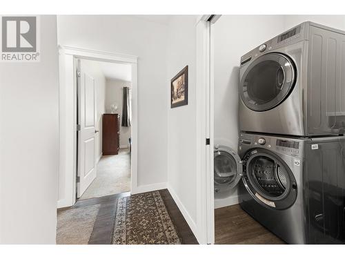 435 Highway 3A Unit# 5, Keremeos, BC - Indoor Photo Showing Laundry Room