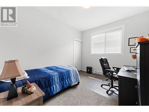 435 Highway 3A Unit# 5, Keremeos, BC - Indoor Photo Showing Bedroom