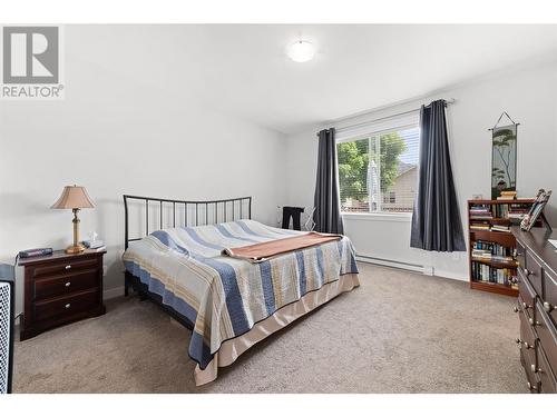 435 Highway 3A Unit# 5, Keremeos, BC - Indoor Photo Showing Bedroom