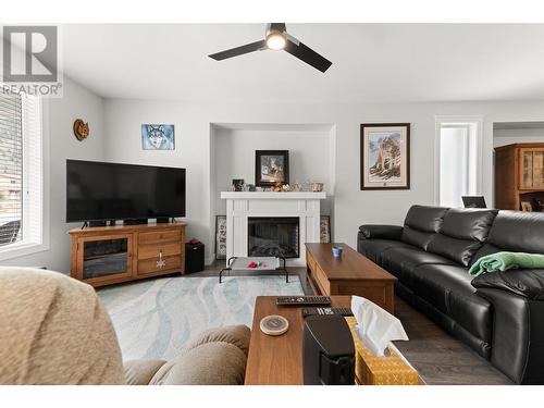 435 Highway 3A Unit# 5, Keremeos, BC - Indoor Photo Showing Living Room With Fireplace