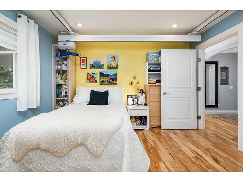 2105 Maple Place, Creston, BC - Indoor Photo Showing Bedroom