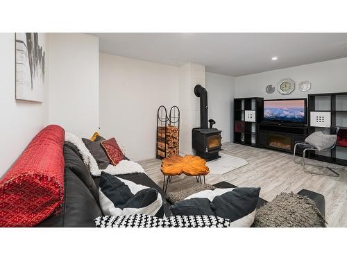 2105 Maple Place, Creston, BC - Indoor Photo Showing Living Room With Fireplace