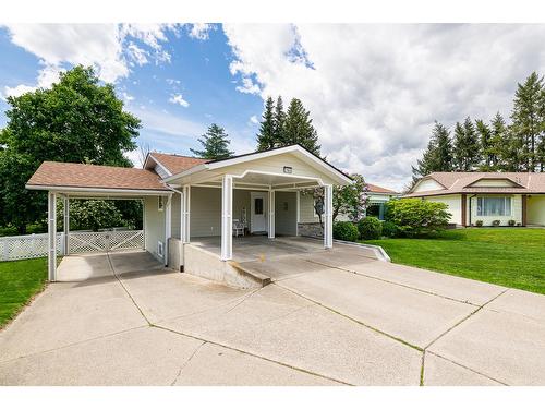 2105 Maple Place, Creston, BC - Outdoor