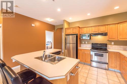 15 Solana Key Court Unit# 311, Osoyoos, BC - Indoor Photo Showing Kitchen With Double Sink