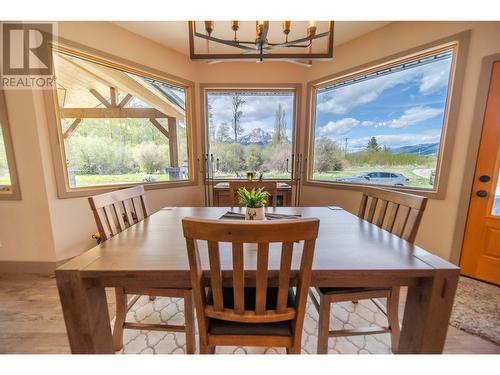 6385 3 Highway, Fernie, BC - Indoor Photo Showing Dining Room