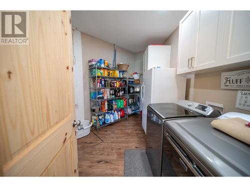 6385 3 Highway, Fernie, BC - Indoor Photo Showing Laundry Room